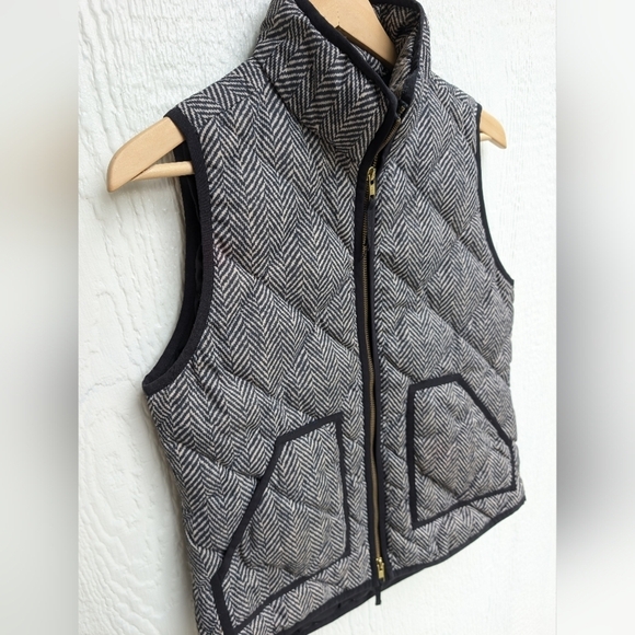 J. Crew Black Tan Herringbone Waterfowl Down Full Zip Puffer Vest Women's XS - Picture 2 of 5